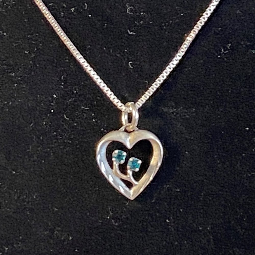 Vintage Sterling Heart Green Stone Necklace -